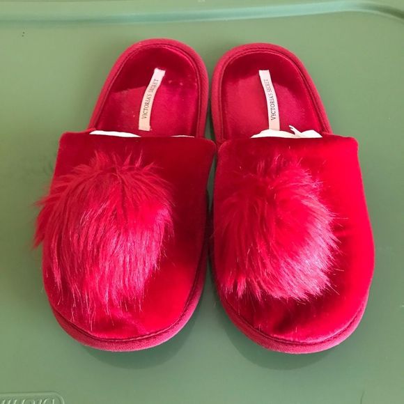Victoria's Secret Shoes - Women’s Victoria Secret slippers in red size M